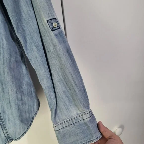 TALBOTS Women's SZ 4 Distressed Washed Denim Button Up Shirt Grunge Cotton - Picture 6 of 10